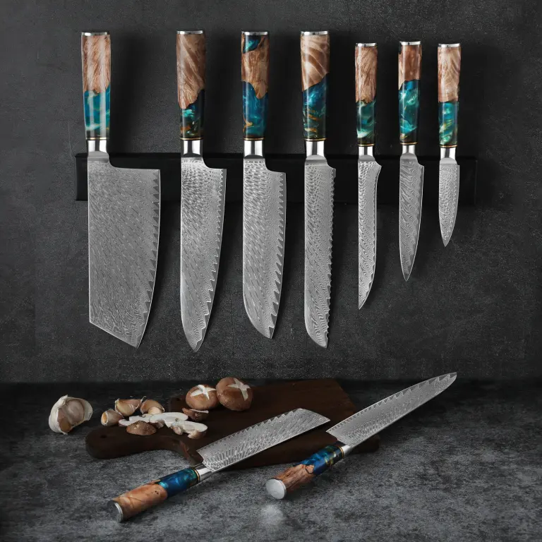 Наборы кухонных профессиональных ножей из дамасской стали.